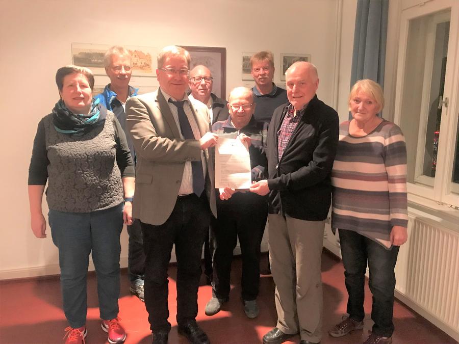 Burgermeister Paul Wagener Ubergibt Forderbescheid An Forderverein