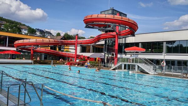 Bild vergr&ouml;&szlig;ern: Freibad Netphen