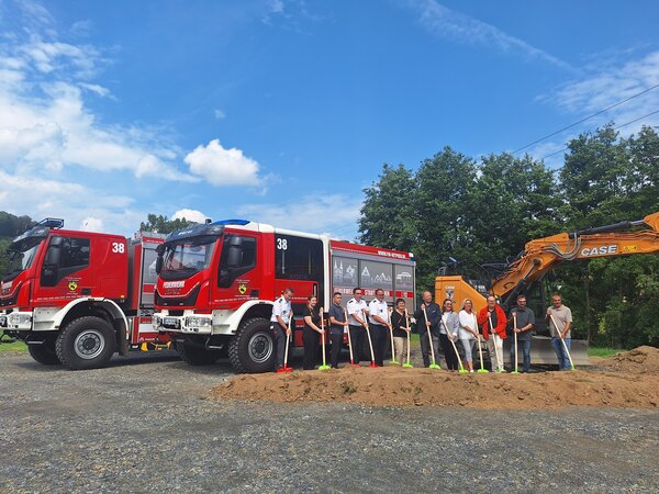 Bild vergr&ouml;&szlig;ern: Spatenstich FWGH Oberes Siegtal (6)