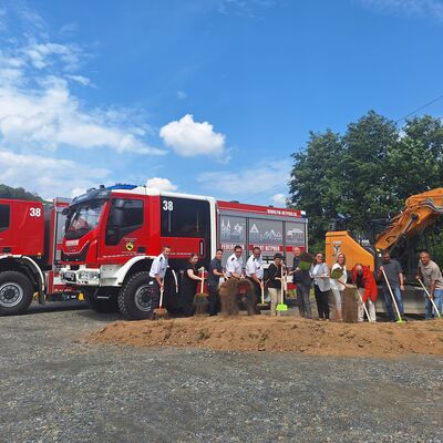 Bild vergr&ouml;&szlig;ern: Spatenstich FWGH Oberes Siegtal (8)