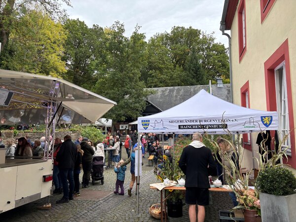 Bild vergr&ouml;&szlig;ern: Burgenmarkt Hainchen 1