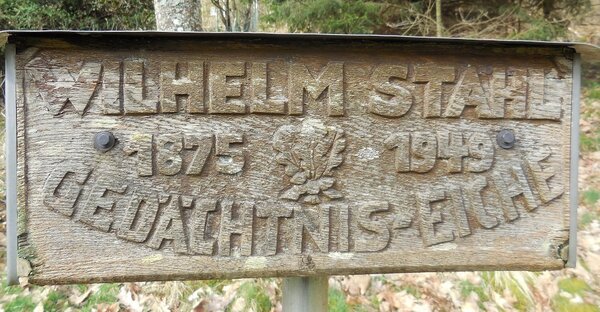 Bild vergr&ouml;&szlig;ern: stahl_gedenktafel
